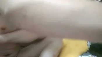 【战神小七】11，渣男偷拍自己的漂亮女朋友，小姐姐清纯高颜值，超近距离镜头，粉嫩鲍鱼插出白浆，射了一肚子