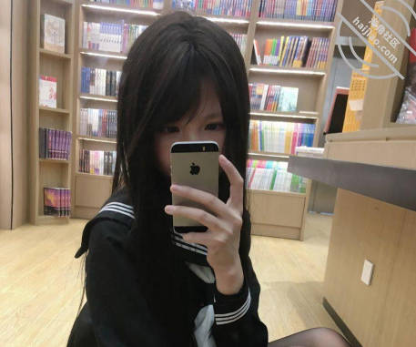 海角社区.看到女儿在那里躺着玩手机就没忍住把她给强奸了谁知道还是个处女