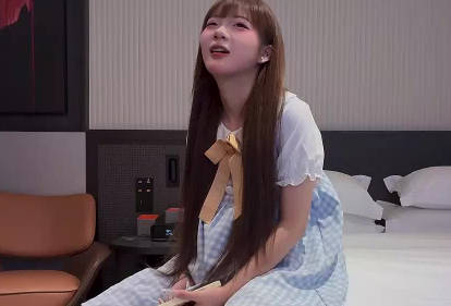 杏吧.今天约的第一个卡哇伊死鱼妹子还没放进去就喊疼-曹长卿