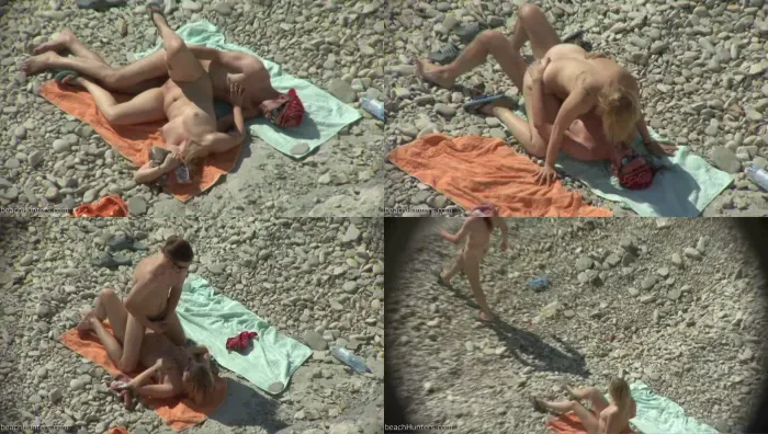 长焦距高清偷拍天体海滩晒太阳浴的恩爱疯狂情侣光天化日啪啪啪先互舔再打炮姿势换的多太开放了很激情